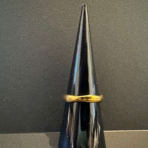 Atolea Elegant Wavy Gold Ring